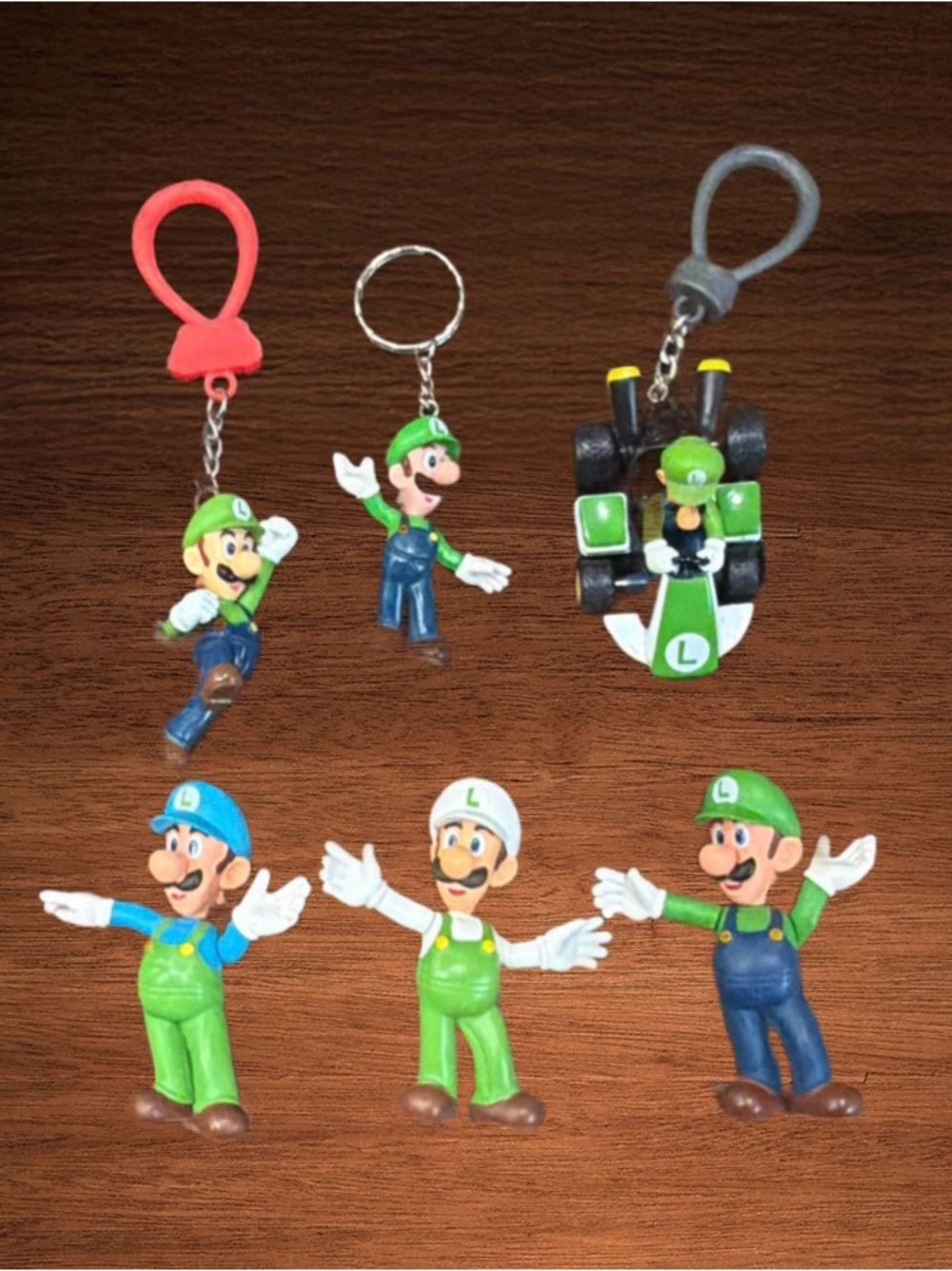 NINTENDO LUIGI FIGURE LOT OF 6 TOYS.